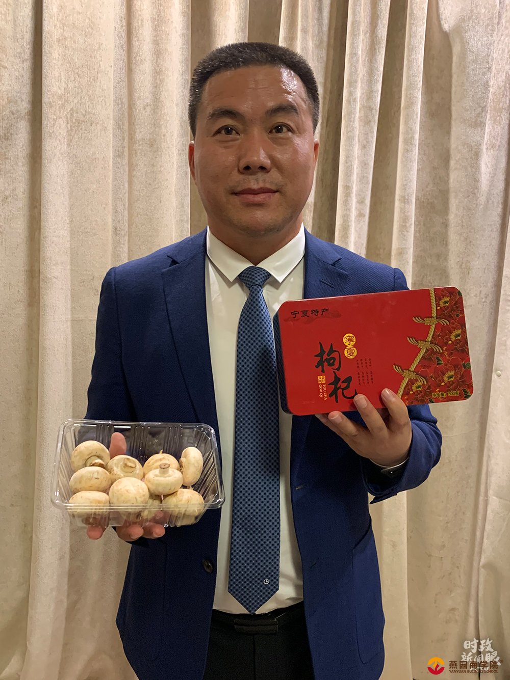  时政新闻眼丨这场大会宣告脱贫攻坚全面胜利，见人见事见精神！